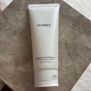 Brilliant Cleansing Gel - White